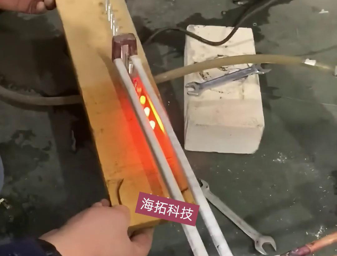 6mm端頭在線退火，采用高頻加熱機(jī)配合自動(dòng)輸送帶實(shí)現(xiàn)均勻加熱退火