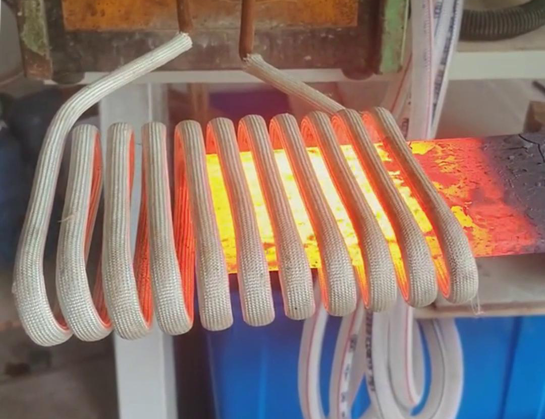 40KW高頻感應(yīng)加熱設(shè)備可用于10mm鋼板的淬火、回火等熱處理工藝