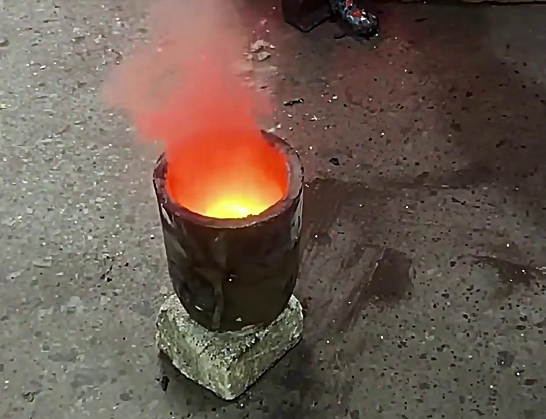 海拓中高頻感應(yīng)加熱熔煉爐，小型金屬加工工廠的得力伙伴